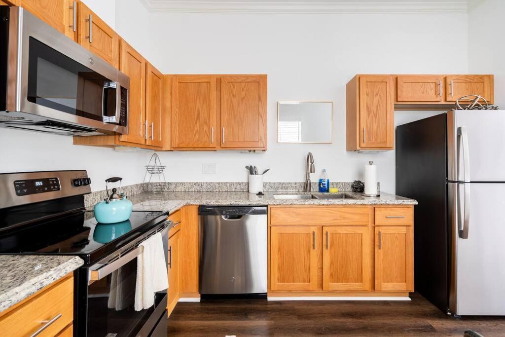 Chic Urban Living Minutes From I-45 And I-610 #A Villa Houston Bagian luar foto